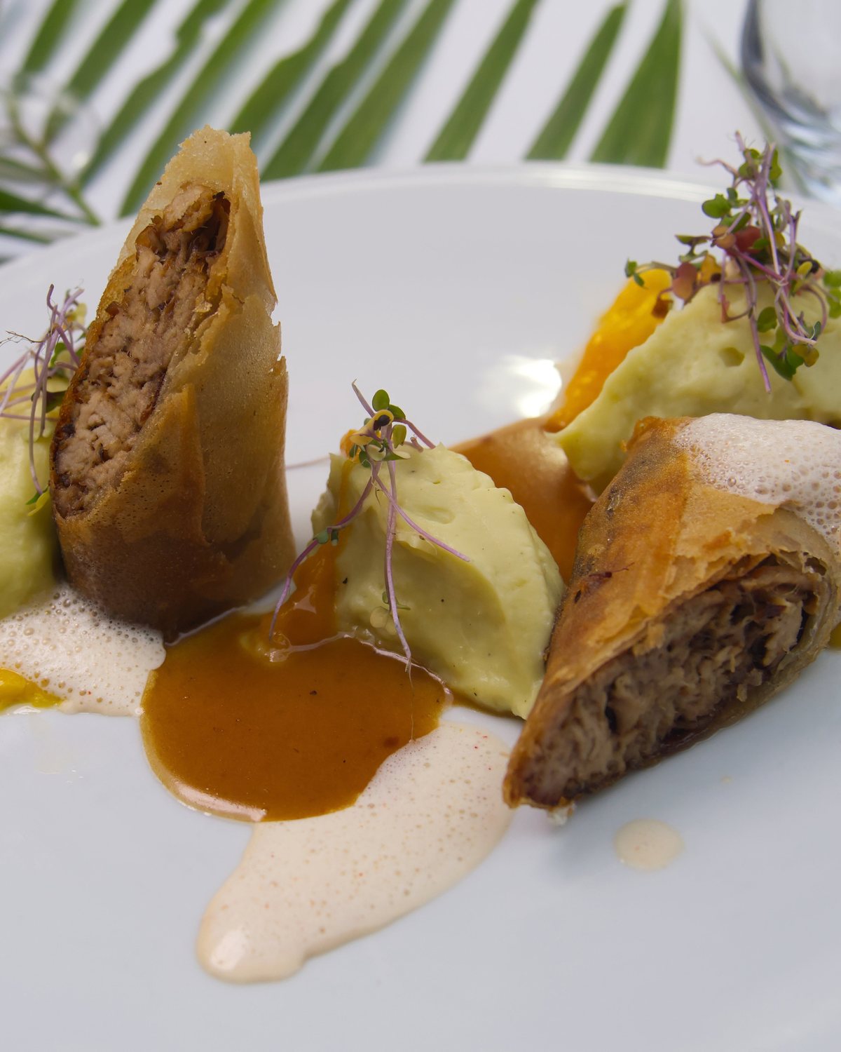 Une assiette dressée par la Brigade, vue de près