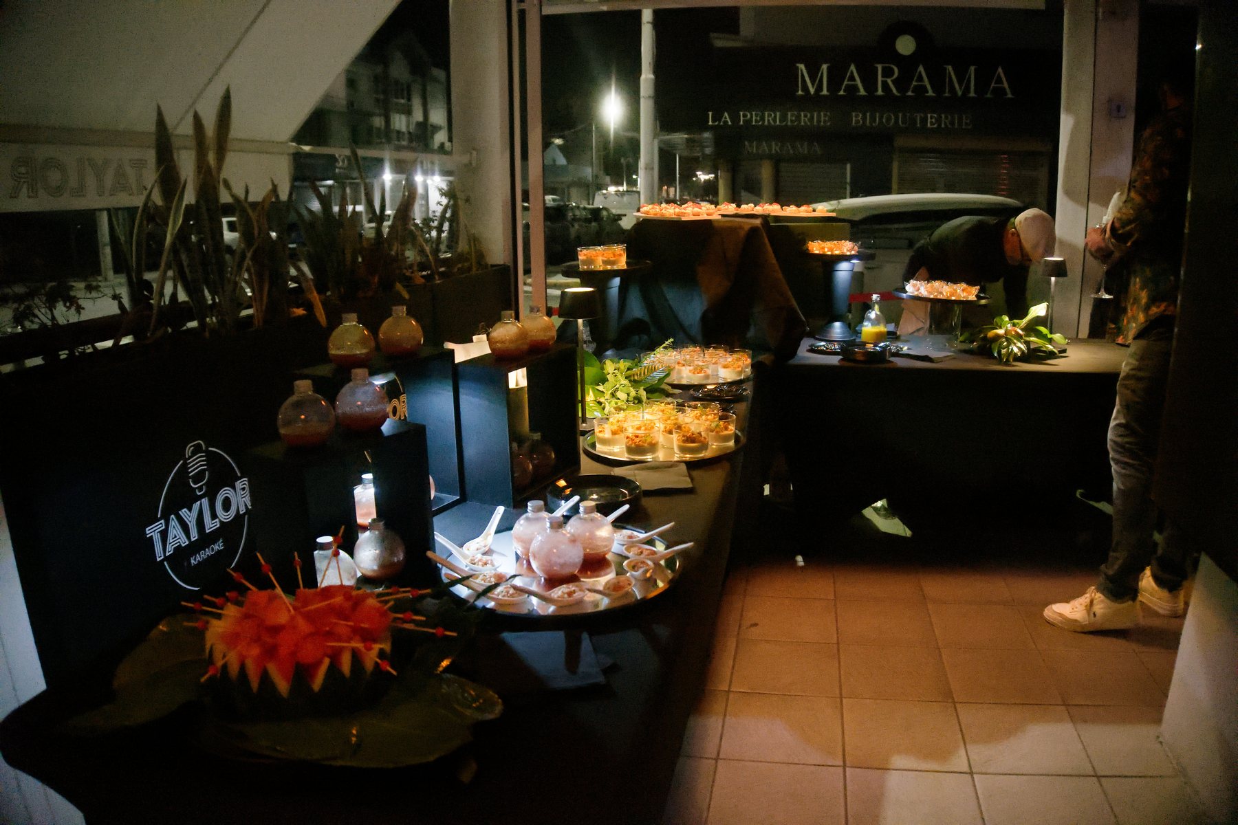 Le buffet dressé sur la terrasse
